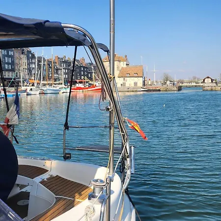 Hotel en barco Floating House With Terrace In
